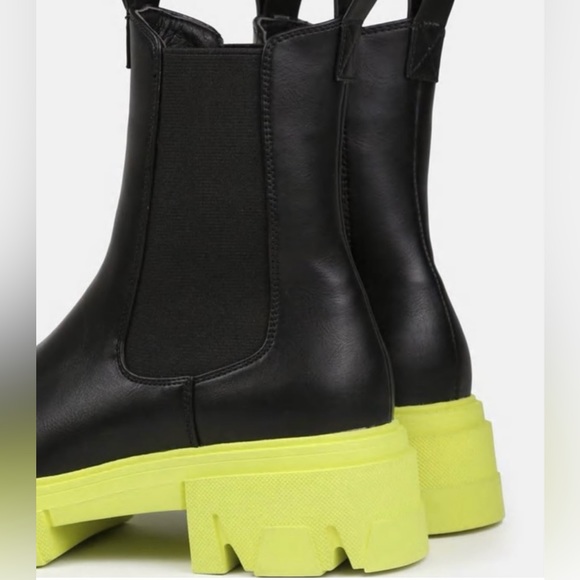 NIB Women Size 6 Contrast Sole Chunky Mid Ankle Boots In Black With Lime Soles - Picture 3 of 15